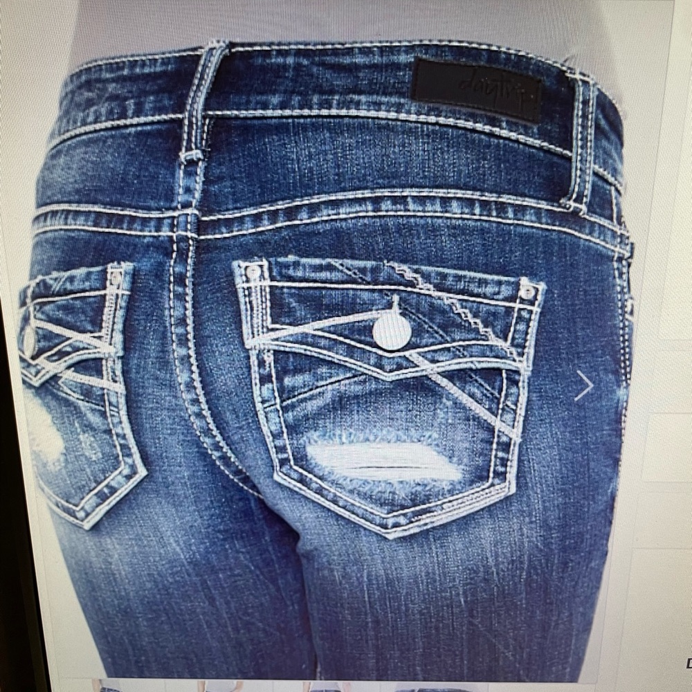 Daytrip Virgo mid rise universal fit bootcut. 28x32.